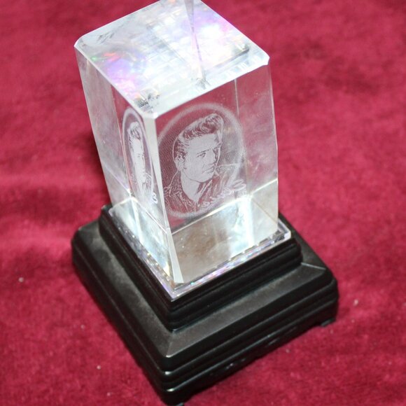 Elvis Etched Crystal Hologram Cube - Picture 4 of 6